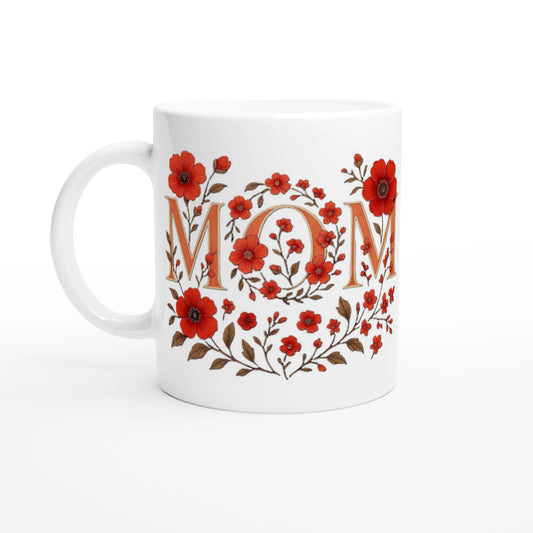 Weiße Keramiktasse mit floralem Blumenkranz und Schriftzug MOM in Rot, glänzende Oberfläche, liebevolle Geschenkidee für Muttertag oder Alltag