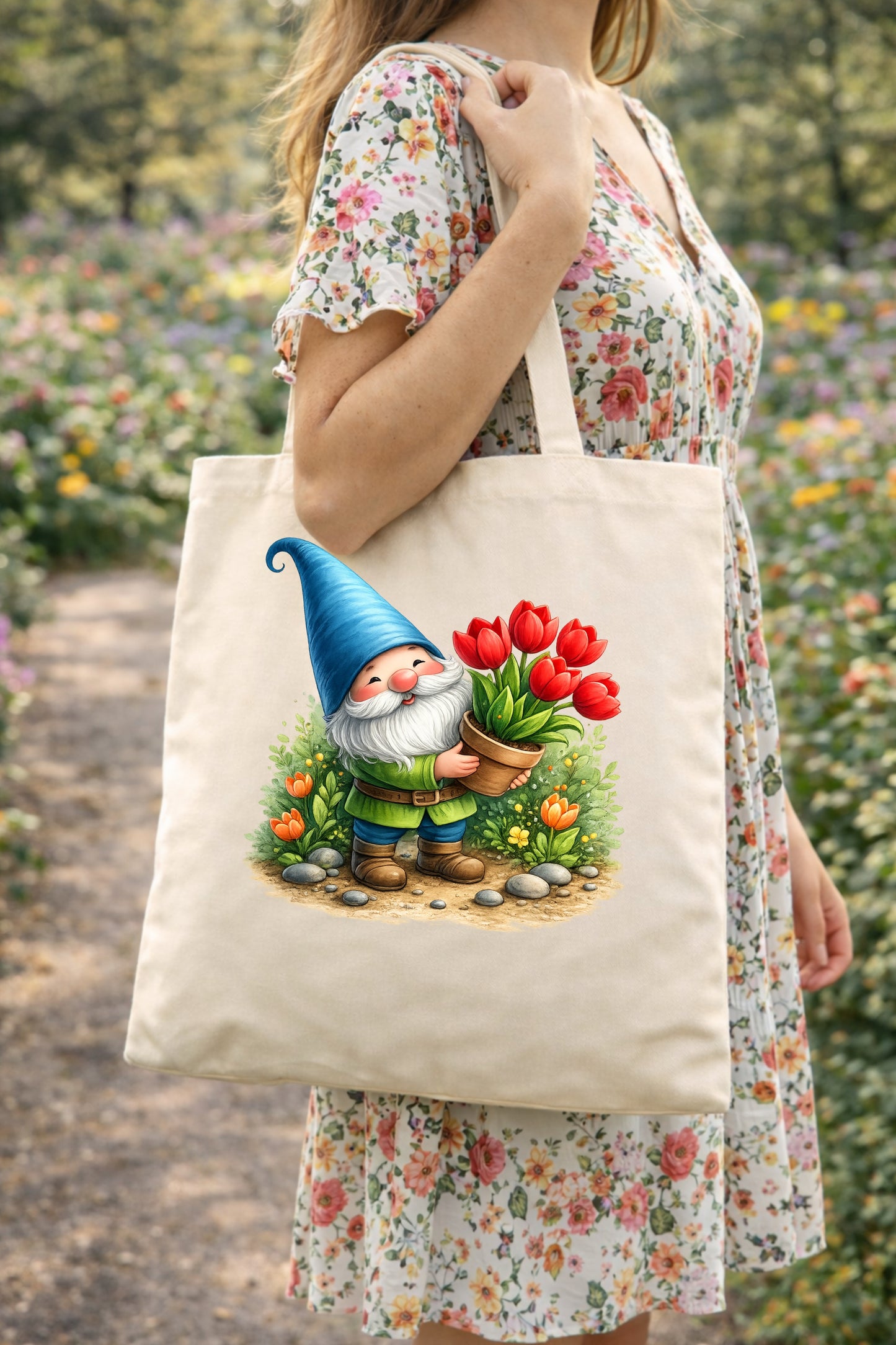 Baumwoll-Tote Bag mit Gartenzwerg und Tulpenmotiv, lange Henkel, verstärkte Nähte, erhältlich in Weiß oder Natur, nachhaltige Einkaufstasche.