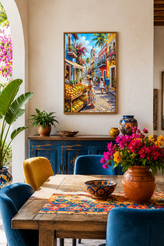Gerahmtes Mexiko Wandbild im Essbereich über blauem Sideboard, mit Obstmarkt, bunter Straße, Palmen und sonnigem Urlaubsflair