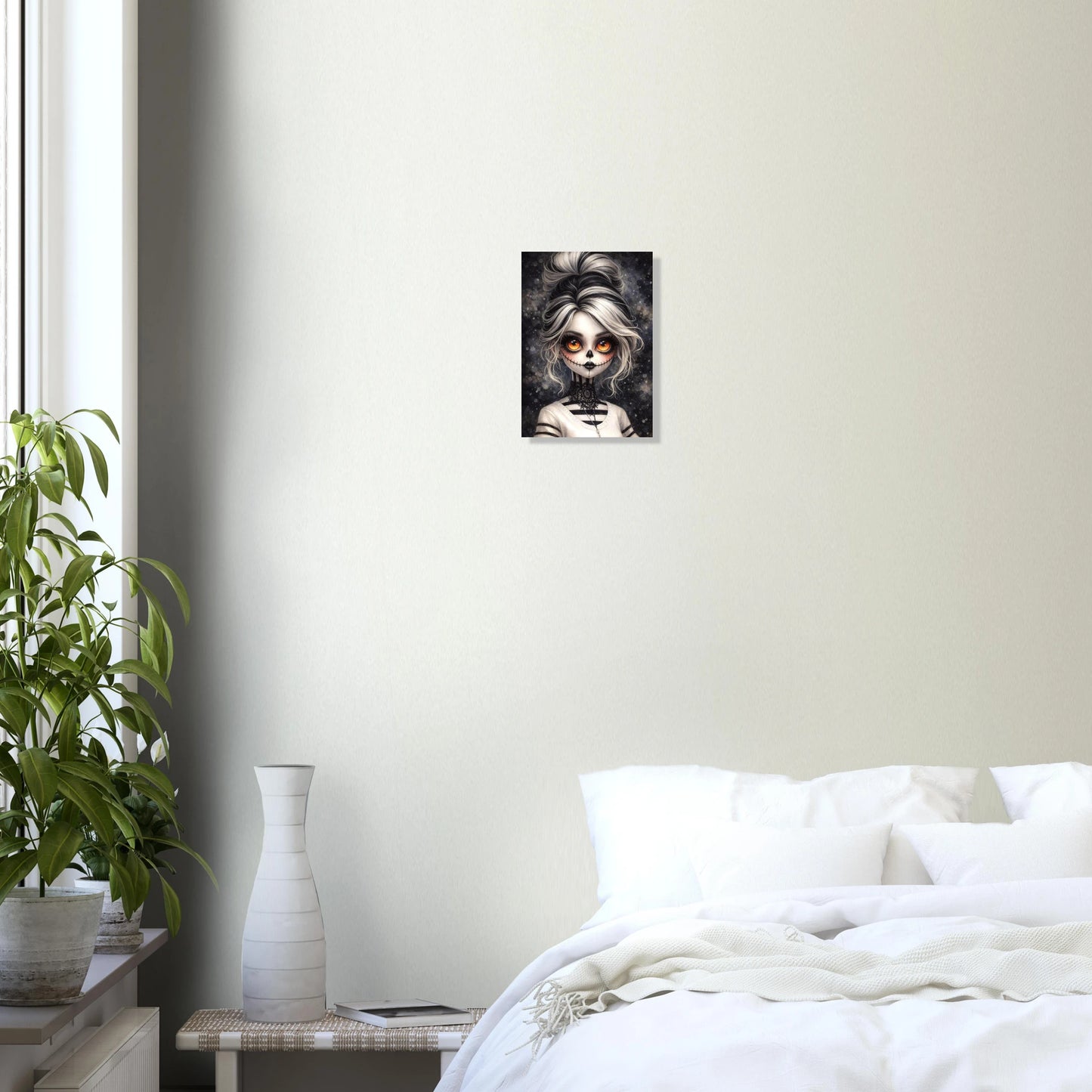 Premium Gothic-Poster: Porträt eines Mädchens mit La Catrina Make-up, hypnotischen orangefarbenen Augen und schwarzer Spitze auf einem hochwertigen matten Kunstdruck.