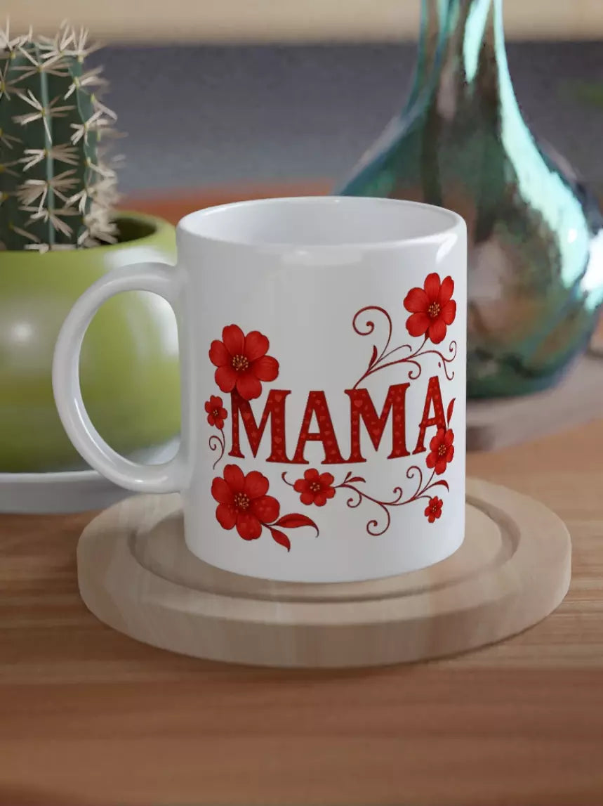 Weiße Keramiktasse mit Schriftzug Mama und rotem Blumenmotiv