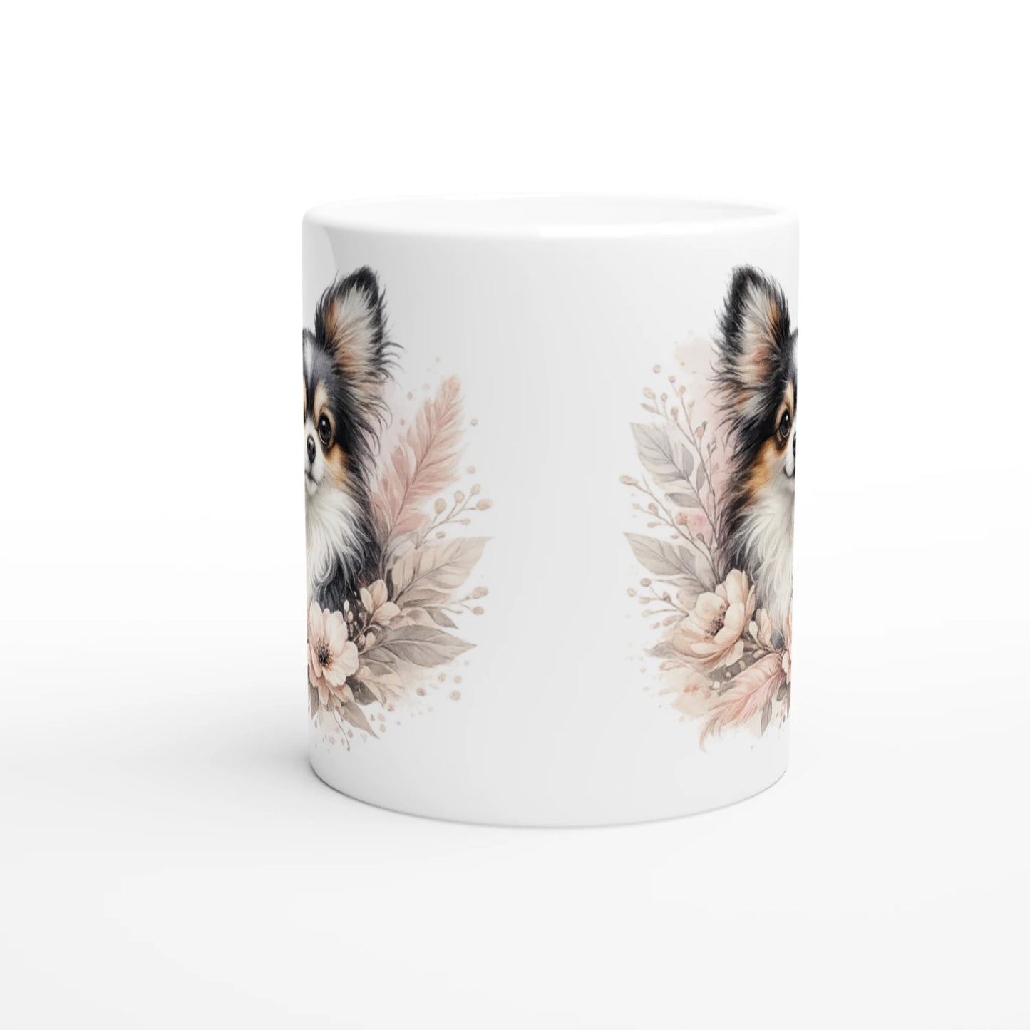 Keramiktasse mit Chihuahua Portrait und floralen Elementen in sanften Naturtönen, dekorative Hundetasse als Geschenk oder Alltagsbecher
