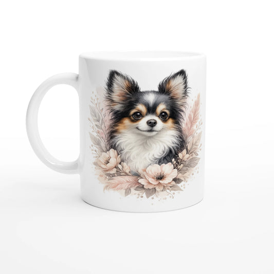 Keramiktasse mit Chihuahua Portrait und floralen Elementen in sanften Naturtönen, dekorative Hundetasse als Geschenk oder Alltagsbecher
