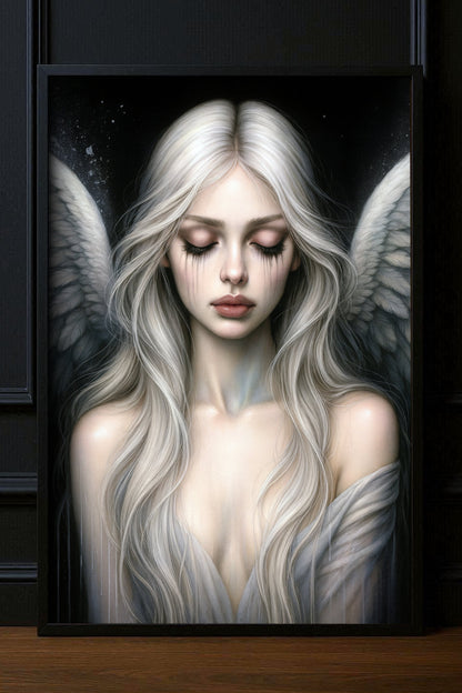 Melancholischer Engel mit geschlossenen Augen und ausgebreiteten Flügeln in ruhiger, dunkler Bildstimmung