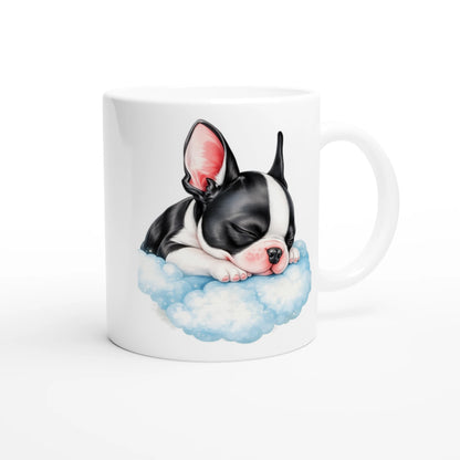 Weiße Keramiktasse mit Motiv einer schlafenden Französischen Bulldogge auf einer blauen Wolke, liebevoll und sanft gestaltet.