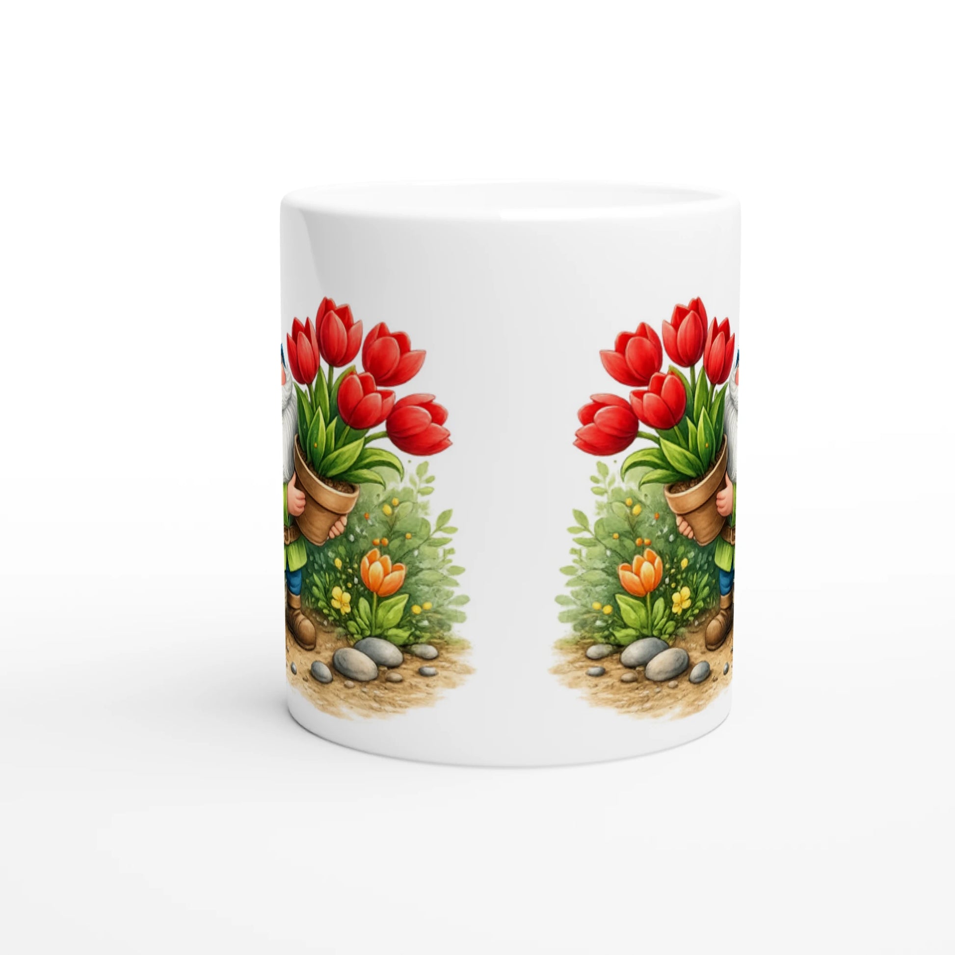 Keramiktasse mit fröhlichem Gartenwichtel und roten Tulpen im Blumentopf, farbenfrohes Frühlingsmotiv als Geschenk oder Deko