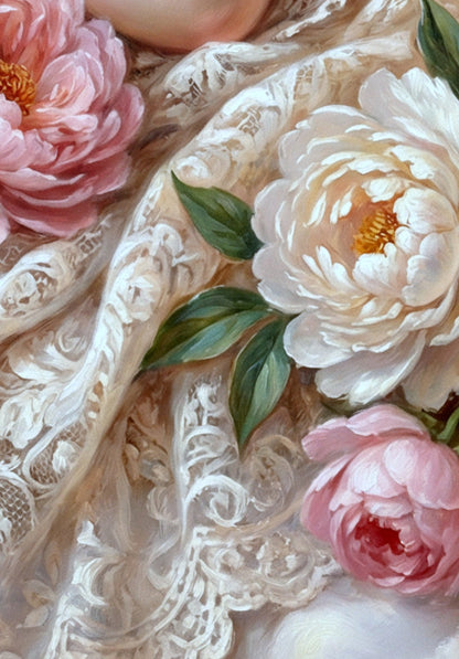 Vintage-romantisches Wandbild mit schlafendem Engelbaby, zarten Flügeln und rosa Pfingstrosen auf weichen Wolken. Detailsansicht