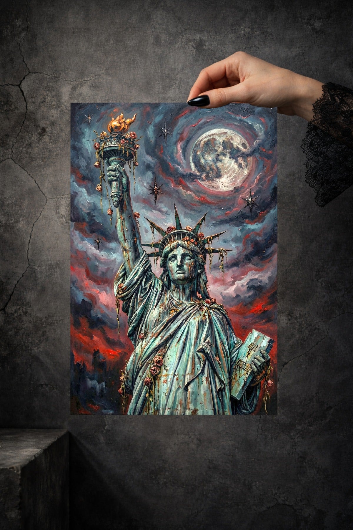 Digitales Freiheitsstatue-Wandbild im Dark-Fantasy-Stil mit leuchtendem Nachthimmel, urbaner Skyline und düsterer apokalyptischer Atmosphäre.