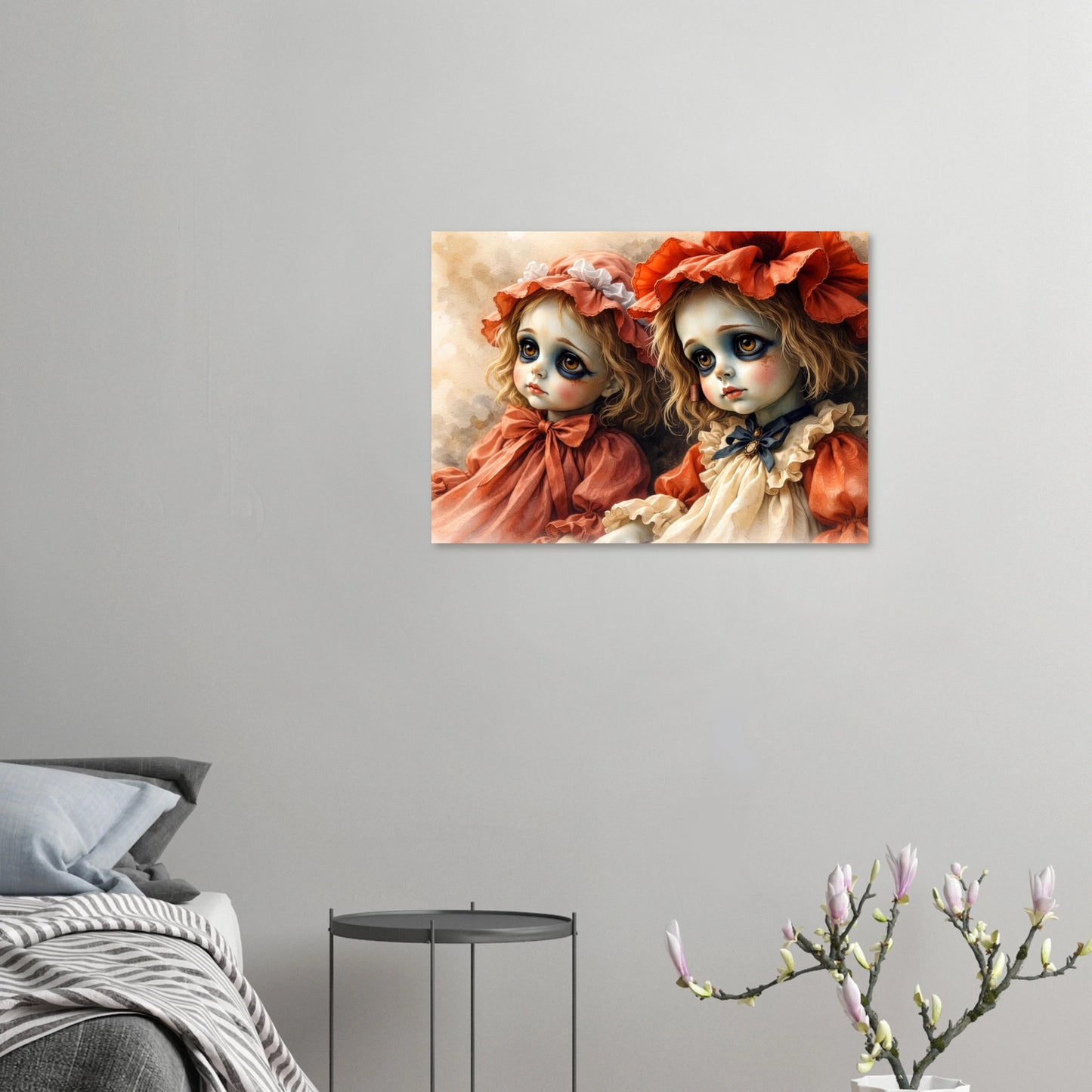 Hochwertiger Giclée-Kunstdruck zweier Vintage-Puppen mit melancholischen Augen, rostrote Kleider, samtiges mattes Finish.