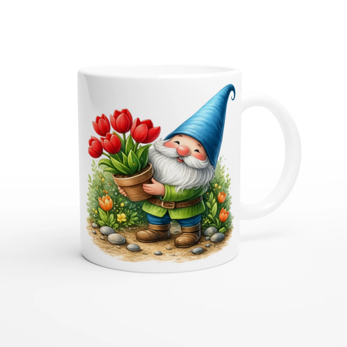 Keramiktasse mit fröhlichem Gartenwichtel und roten Tulpen im Blumentopf, farbenfrohes Frühlingsmotiv als Geschenk oder Deko