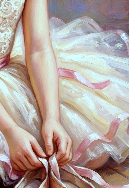 Detailsansicht. Vintage-romantisches Wandbild mit junger Ballerina im cremeweißen Tutu, langen rotgoldenen Locken und weich gemalter Pastellkulisse.