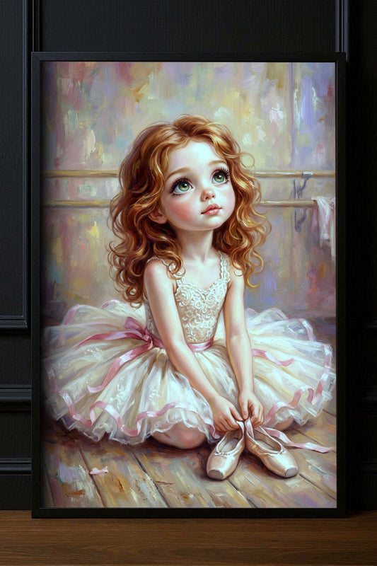 Gedrucktes Poster mit einem Ballerina-Mädchen im cremeweißen Tutu, rotgoldenen Locken und pastelligem Hintergrund im Stil der Vintage Romantik.