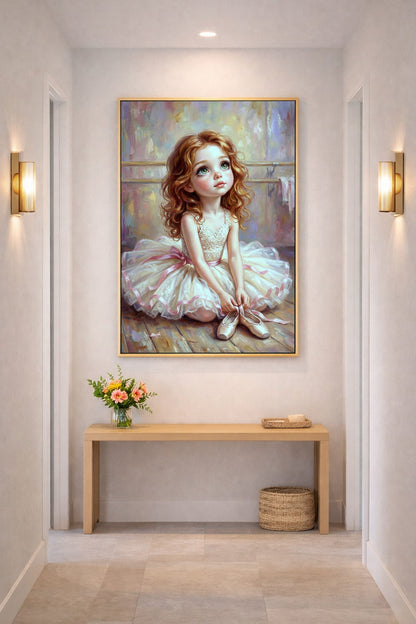 Ballerina Kinderposter mit Mädchen im Tutu und Ballettschuhen in den Händen, gestaltet in zarten Rosa-, Creme- und Pastelltönen.