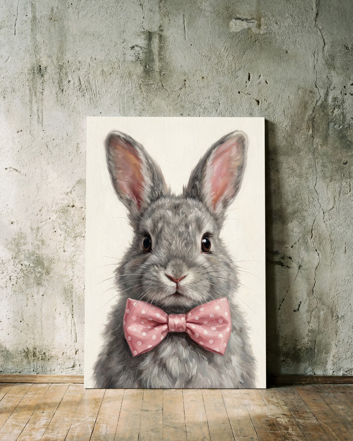 Hasen Poster mit grauem Kaninchen und rosa Schleife als ruhiges Tierportrait für Kinderzimmer