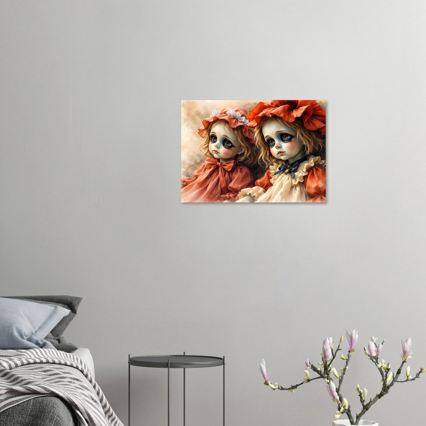 Hochwertiger Giclée-Kunstdruck zweier Vintage-Puppen mit melancholischen Augen, rostrote Kleider, samtiges mattes Finish.
