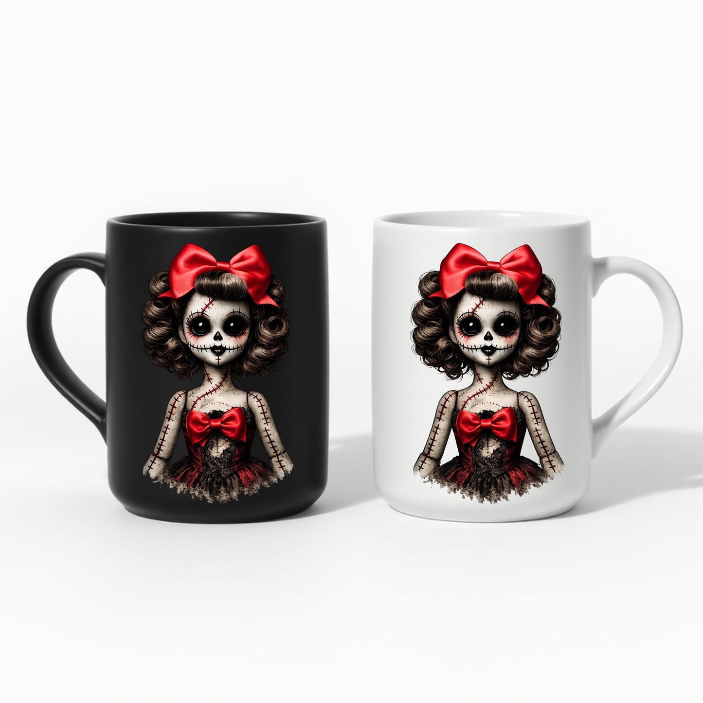 Haunted Doll Clipart – genähte Skull-Ragdoll mit großer roter Schleife, schwarzen Knopfaugen und zerschlissenem rot-schwarzen Kleid als PNG mit transparentem Hintergrund