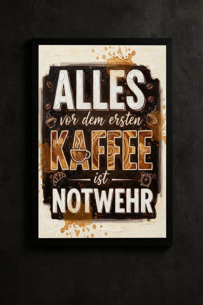 Lustiges Kaffee-Wandbild mit dem Spruch 'Alles vor dem ersten Kaffee ist Notwehr' in brauner Impasto-Typografie auf cremefarbenem Hintergrund.
