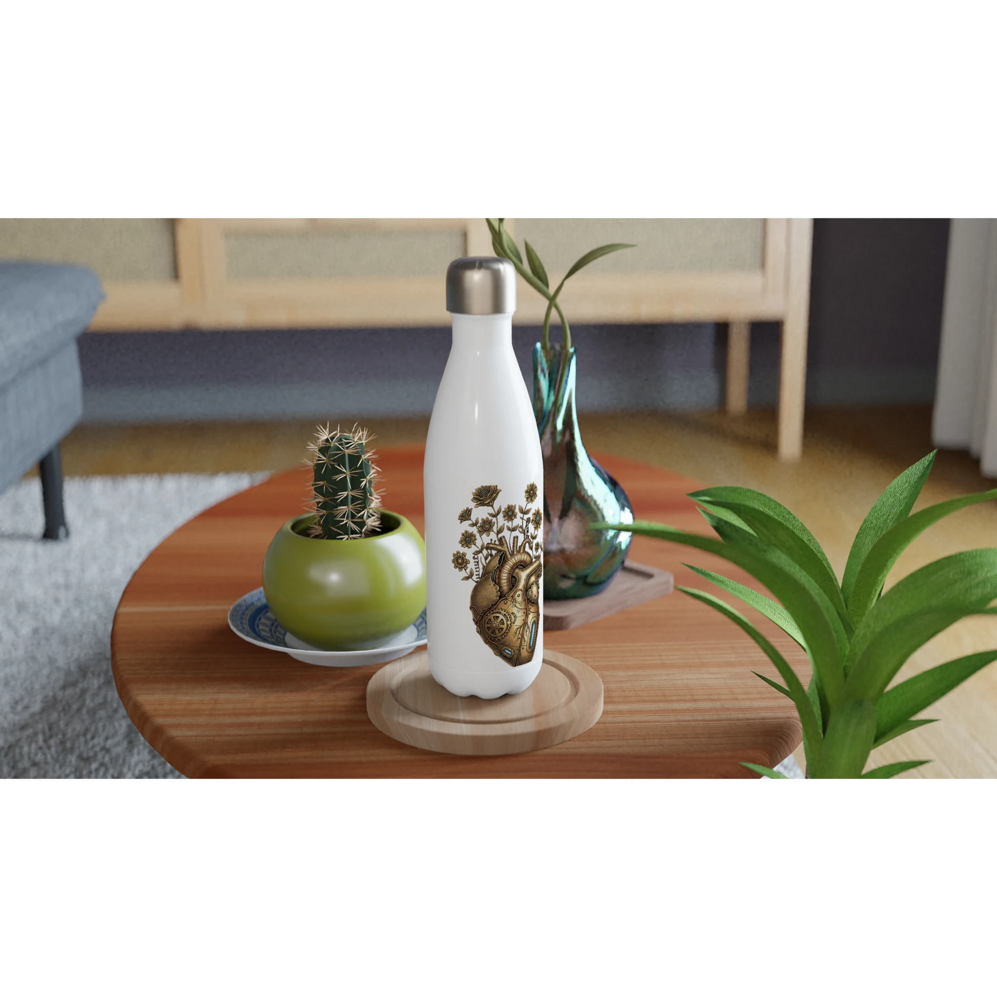 Weiße Edelstahl Trinkflasche mit isolierter Doppelwand und kunstvollem Herz-Motiv im Steampunk-Stil auf glatter Oberfläche