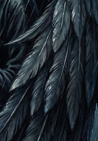 Detailreiche Dark-Fantasy-Illustration eines weinenden Engels mit großen, nassen schwarzen Flügeln, der einsam im Regen vor einer düsteren gotischen Kathedrale steht; atmosphärische Lichtakzente in Nachtblau und Silber.