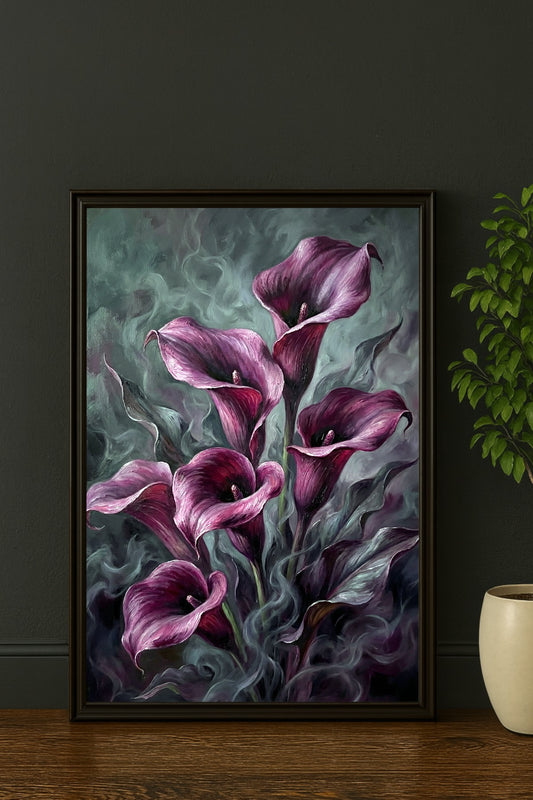 Digitales Calla Lilien Poster mit violetten Blüten, rauchigem Hintergrund und schwarzem Rahmen