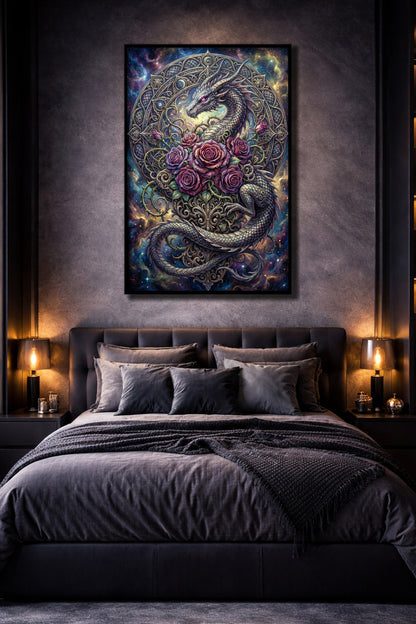 Opulentes Wandbild mit silbernem Drachen, dunkelvioletten Rosen und leuchtendem Galaxie-Hintergrund für Schlafzimmer oder Wohnbereich. Schlafzimmer Wandbild