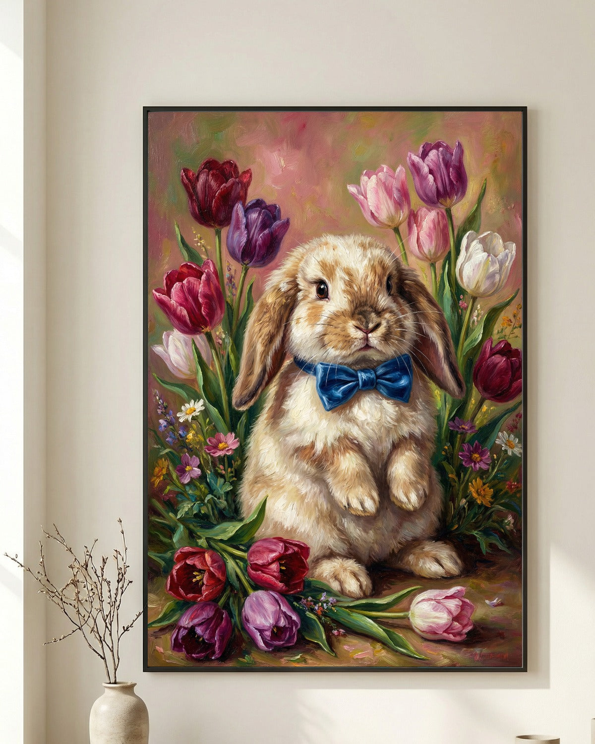 Vintage Poster mit braunem Osterhasen und blauer Schleife zwischen bunten Tulpen im klassischen Ölgemälde-Look als frühlingshafte Wanddekoration.