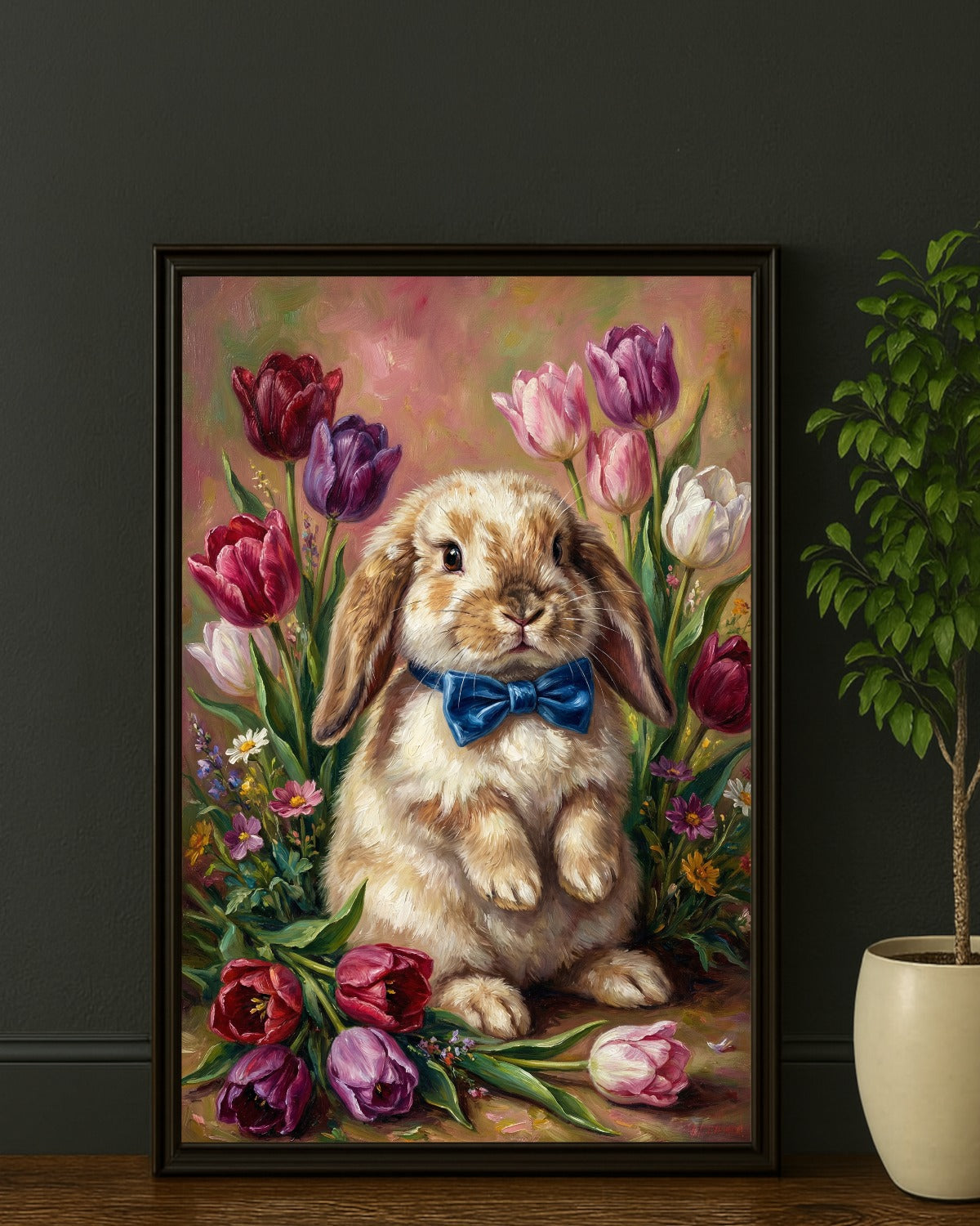 Vintage Poster mit braunem Osterhasen und blauer Schleife zwischen bunten Tulpen im klassischen Ölgemälde-Look als frühlingshafte Wanddekoration.