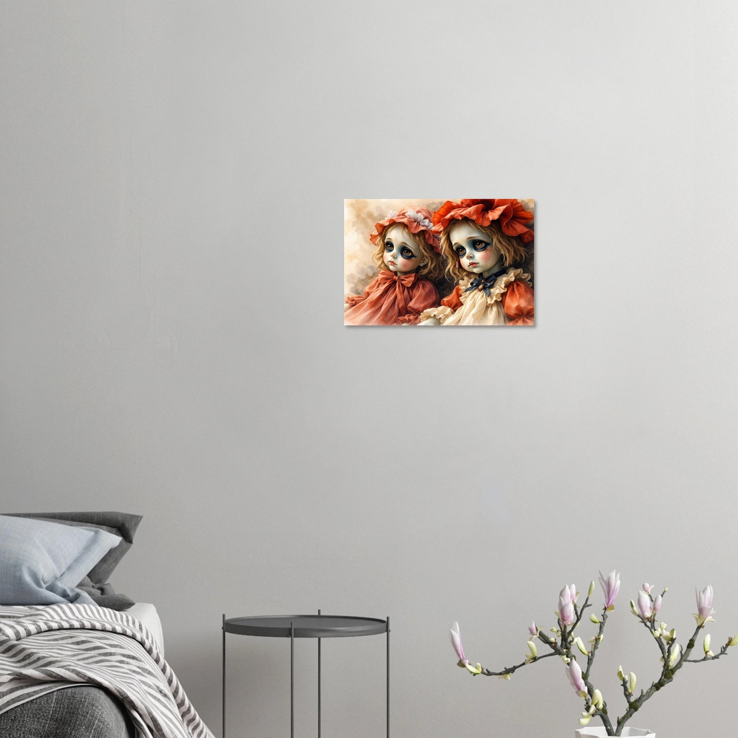 Hochwertiger Giclée-Kunstdruck zweier Vintage-Puppen mit melancholischen Augen, rostrote Kleider, samtiges mattes Finish.