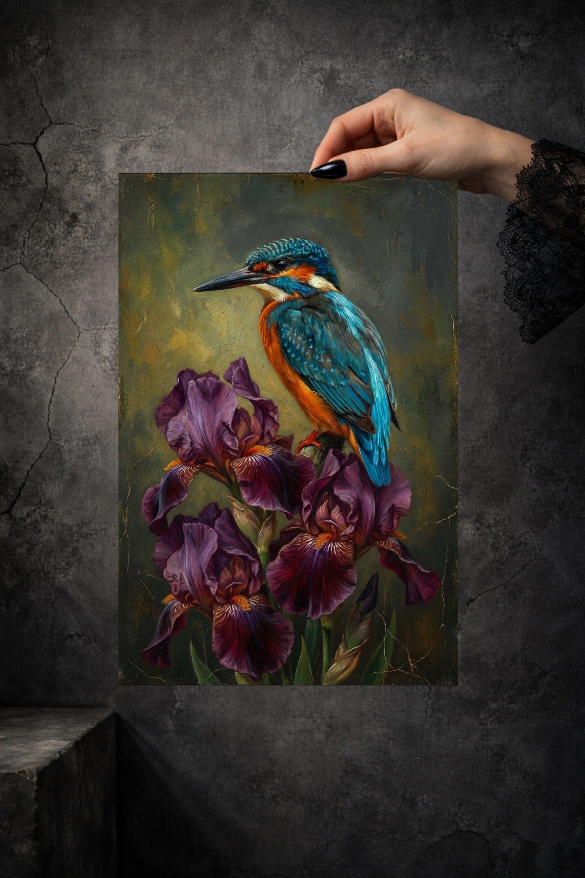 Digitaler Vogelkunstdruck mit Eisvogel und Irisblumen, stimmungsvolle Ölgemälde-Optik in Blau, Orange und tiefem Violett.