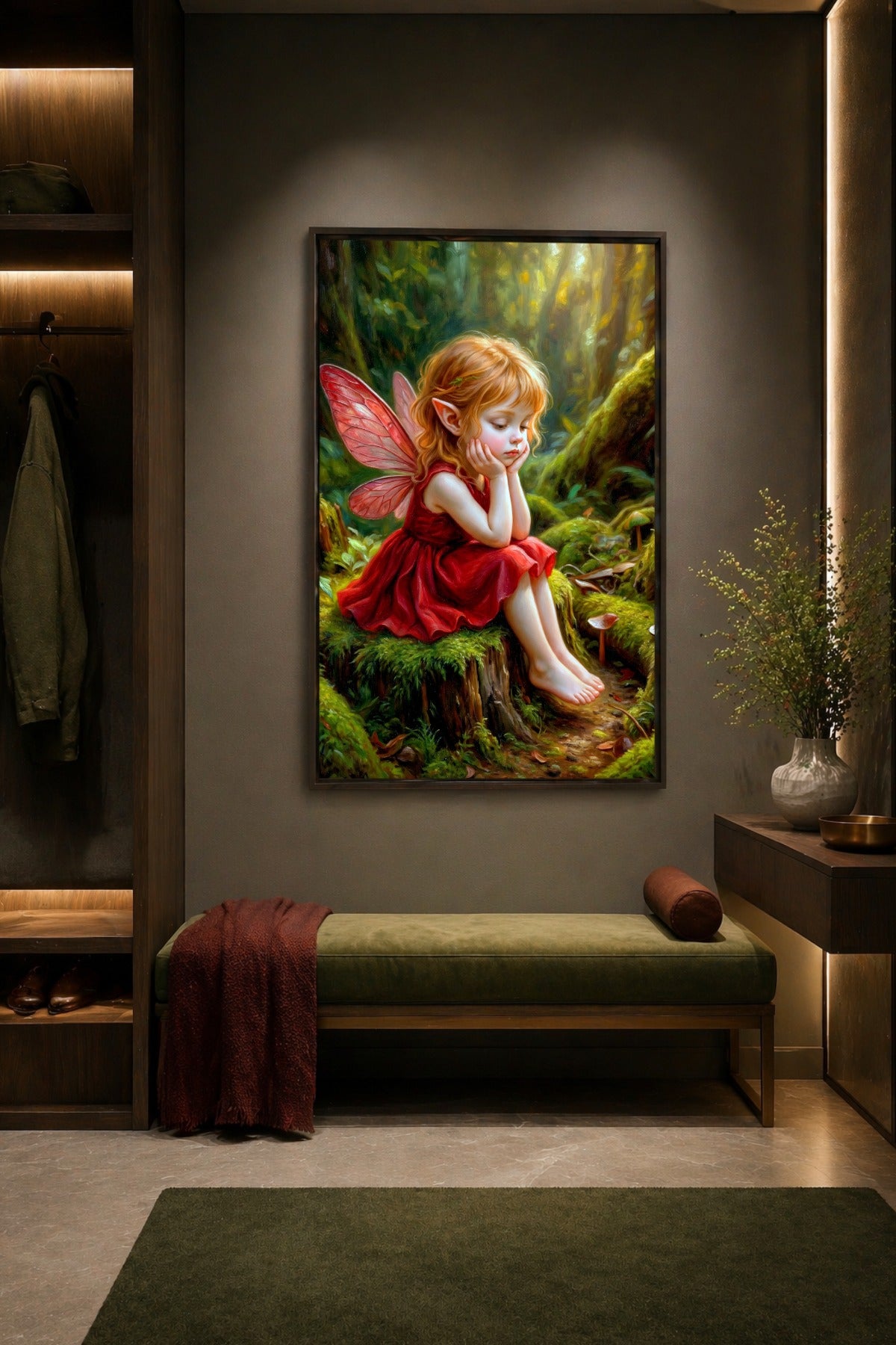 Märchenhafte Walddeko mit Waldelfe und roten Flügeln im grünen Mooswald, gestaltet als sanfter Fairy Print für Fantasy Decor.