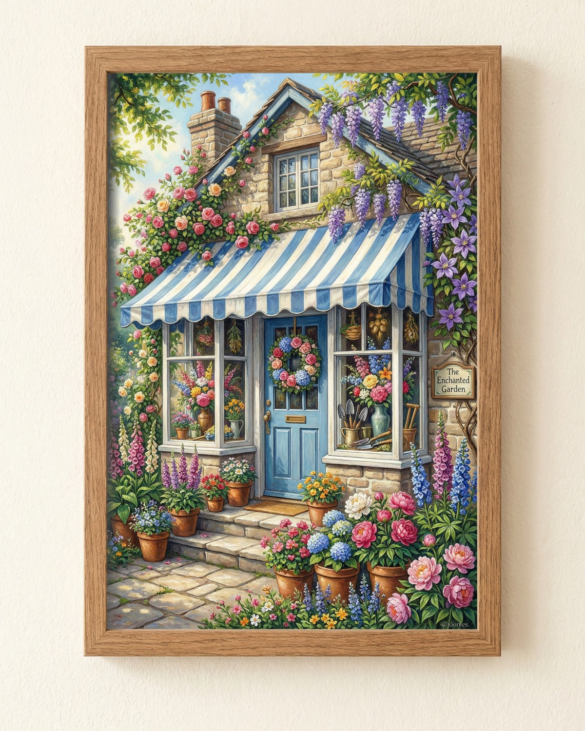 Cottage Garten Poster mit blau-weißer Markise, Steinhausfassade und üppigen Blumen in Rosa, Violett und Grün