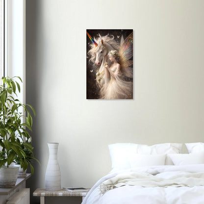 Hochwertiges Fantasy-Poster: Majestätisches weißes Einhorn mit einer zarten Elfe im Blumenkranz. Elegante Wanddeko in Gold und Elfenbein auf dunklem, mystischem Grund.