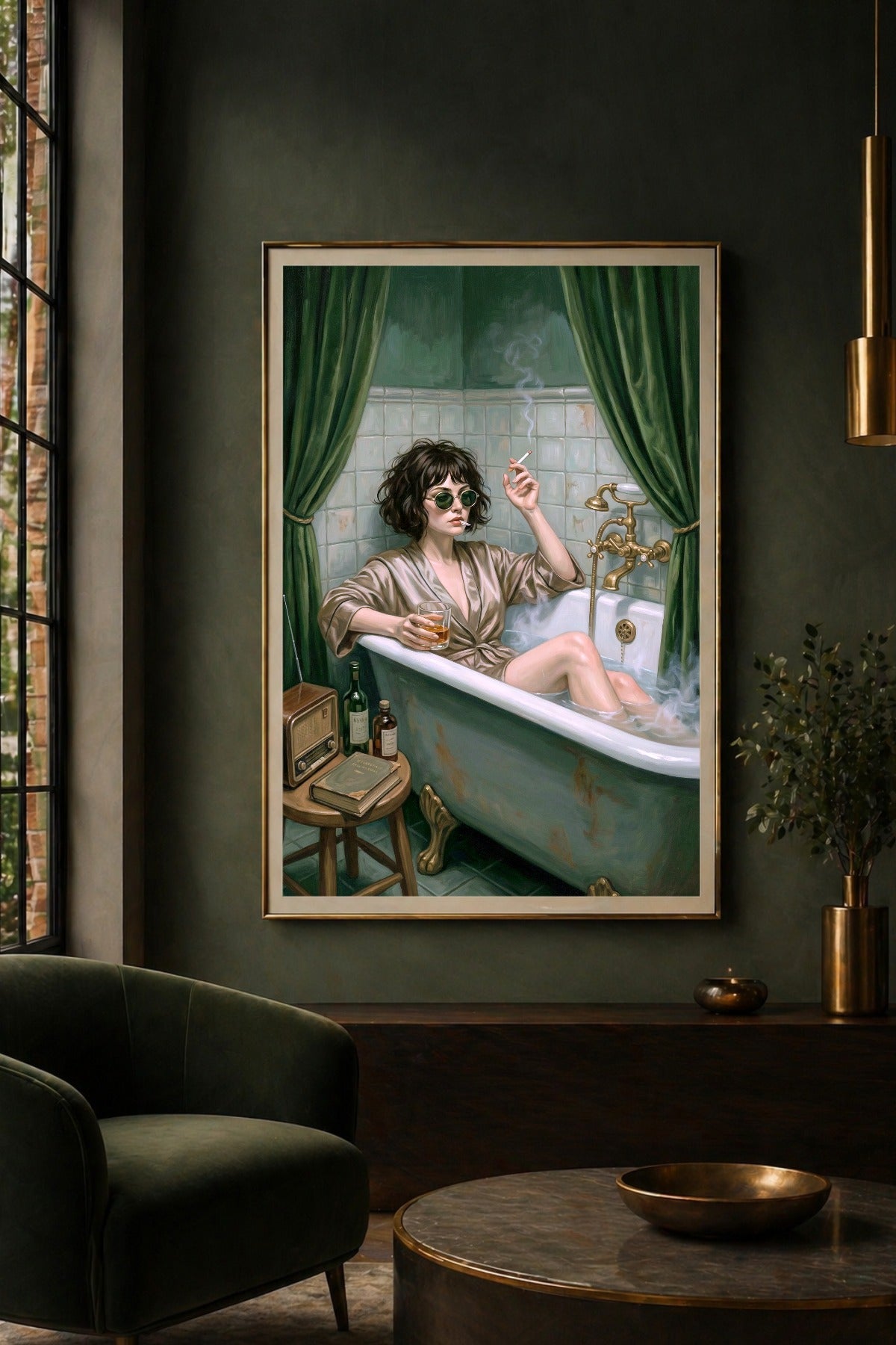 Digitales Badezimmer-Wandbild mit Frau in freistehender Badewanne, Sonnenbrille, Zigarette und Getränk in stilvoller Vintage-Atmosphäre. Ausgefallenes Geschenk