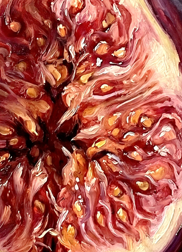 Detailsansicht. Stillleben-Poster mit halbierter Feige, violetter Schale und beerenfarbigem Fruchtfleisch in malerischer Öloptik für Küche und Esszimmer.