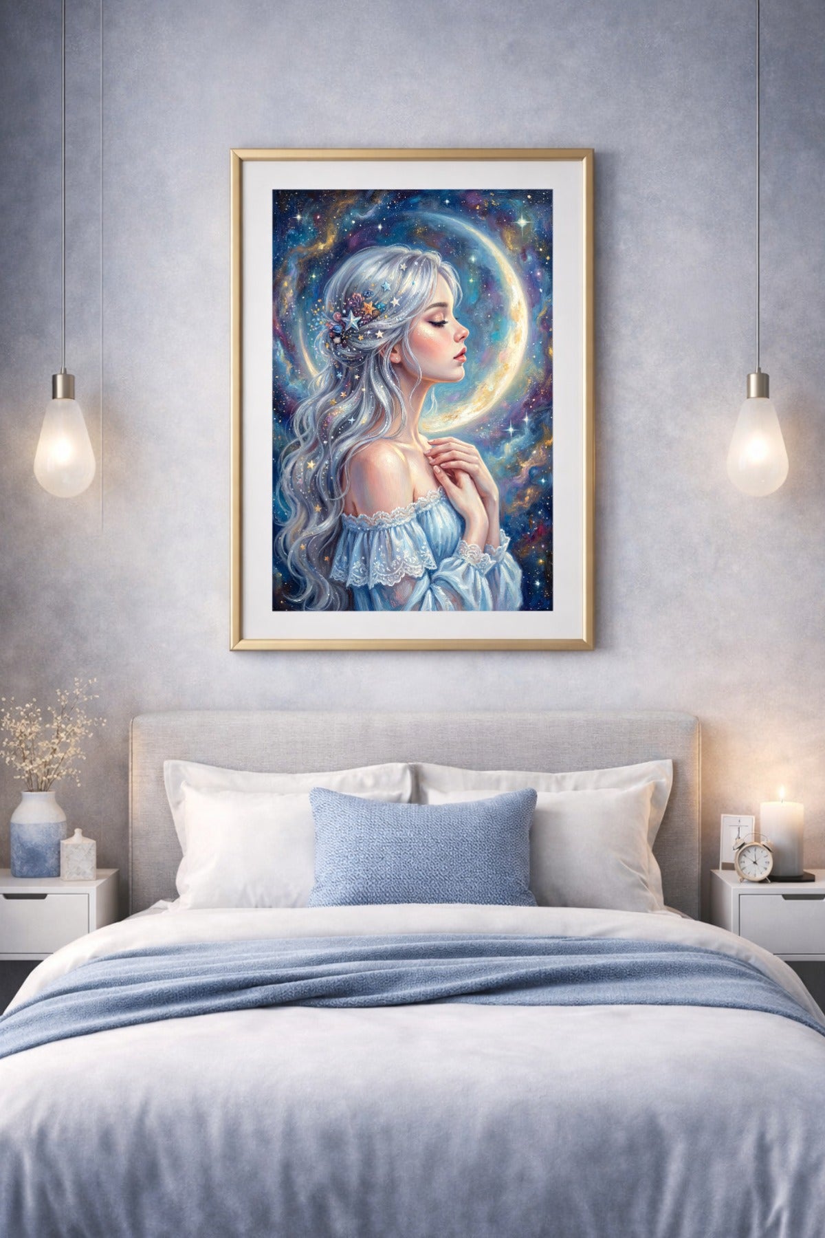 Gedrucktes Wandbild mit verträumtem Mädchen vor einer hellen Mondsichel in spiritueller Bildsprache mit Blau, Weiß und Gold. Schlafzimmerdeko
