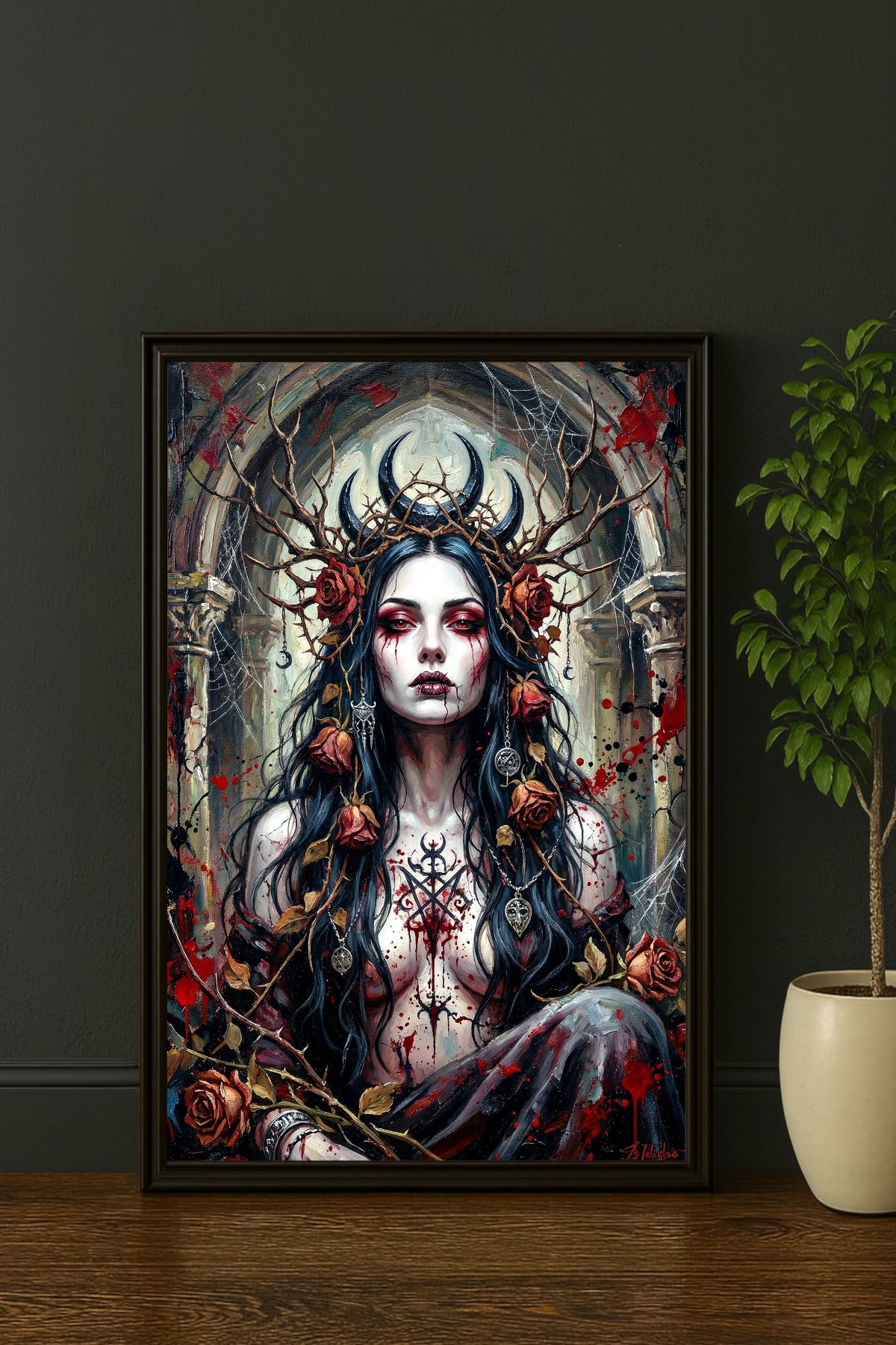 Gothic Frauenportrait mit schwarzen Haaren, roten Augen, Geweih, Rosen und Spinnweben in gotischer Ruine als digitales Wandbild im Hochformat.