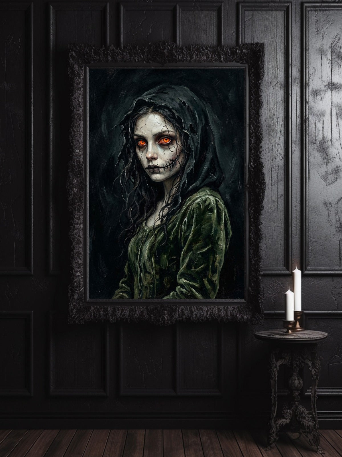 Düsteres Gothic Wandbild einer Frau mit rissiger Haut, schwarzer Kapuze und orange leuchtenden Augen im Dark-Fantasy-Stil.