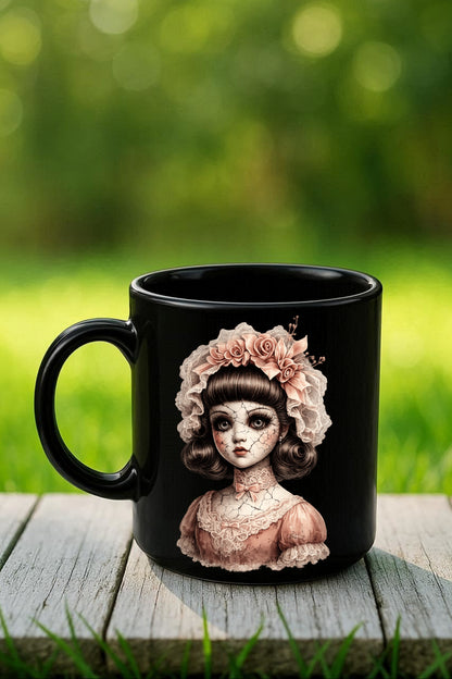 Haunted Doll Clipart – rissige Porzellanpuppe mit großer Korallen-Blütenkrone, Spitzenhaube und korallenfarbenem Kleid als PNG mit transparentem Hintergrund