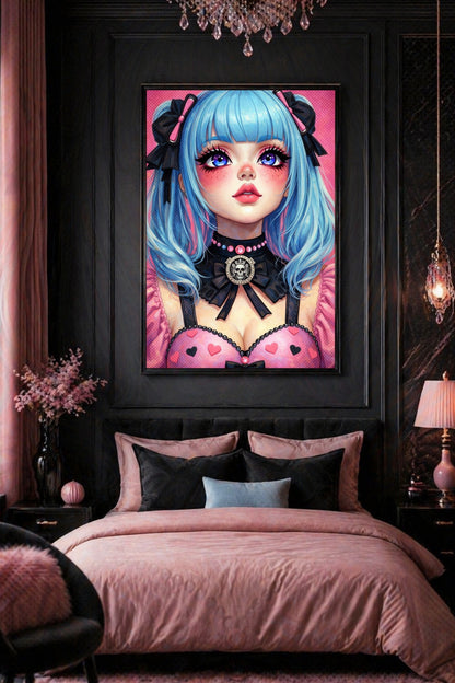 Gothic Girl Anime Poster in Pink mit langen hellblauen Haaren, schwarzen Schleifen und Totenkopf-Choker als dekorative Gamer-Zimmer Deko. Schlafzimmerdeko.