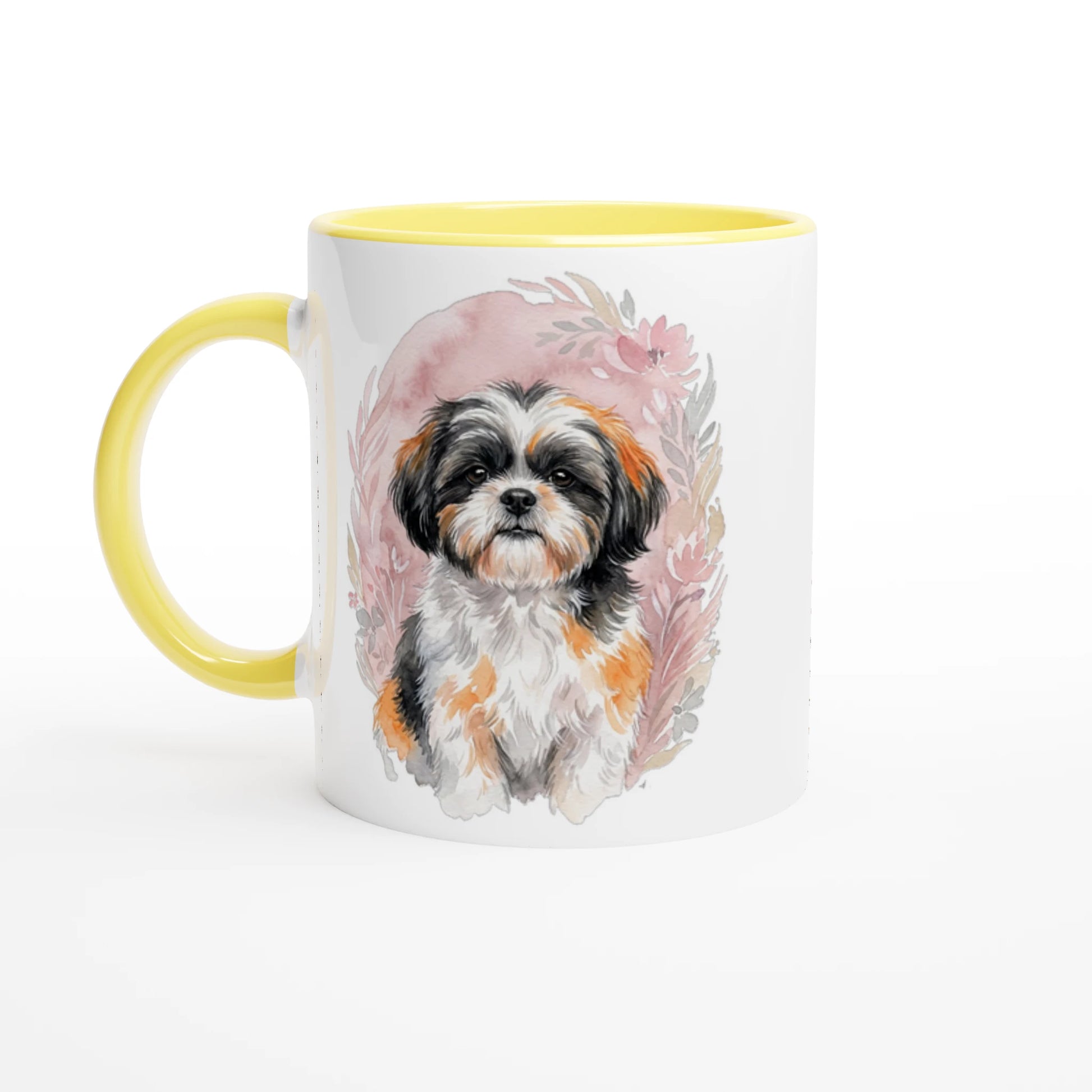 Weiße Keramiktasse mit schwarzem Henkel und schwarzer Innenseite, bedruckt mit einer aquarellartigen Illustration eines Shih Tzu Hundes vor einem zarten, rosa-blumigen Hintergrund.