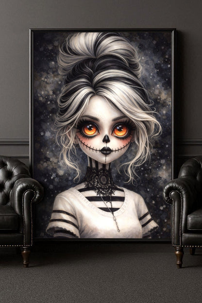 Premium Gothic-Poster: Porträt eines Mädchens mit La Catrina Make-up, hypnotischen orangefarbenen Augen und schwarzer Spitze auf einem hochwertigen matten Kunstdruck.