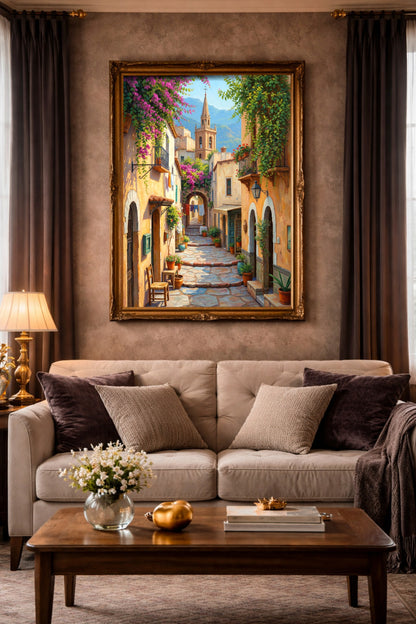 Digitales Poster mit mediterraner Dorfstraße, Bougainvillea, Balkonen und Kirchturm als elegante Wohnzimmerdeko