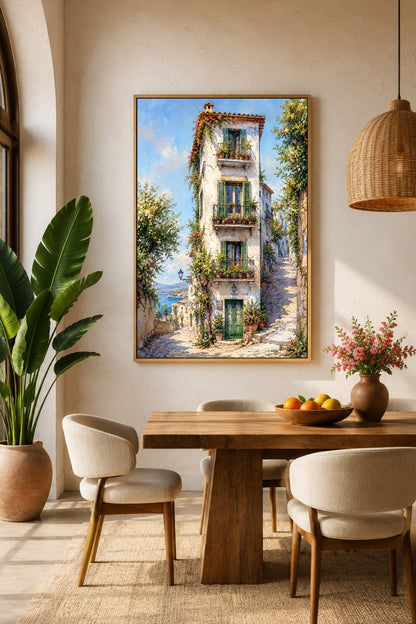 Mediterranes Wandbild im Essbereich mit historischem Dorfhaus, blühenden Pflanzen, Steingasse und Meerblick