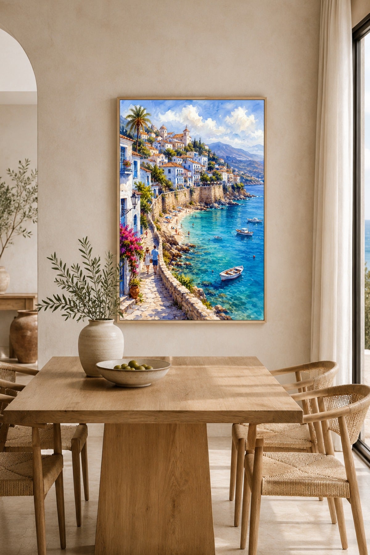 Mediterranes Poster mit Küstenblick, Palmen, weißen Häusern und Booten als freundlicher Akzent im Esszimmer