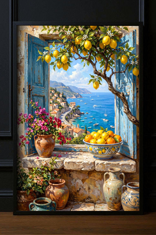 Großes mediterranes Zitronenfenster Poster mit blauen Fensterläden, gelbem Zitronenbaum, Keramikgefäßen und weitem Meerblick