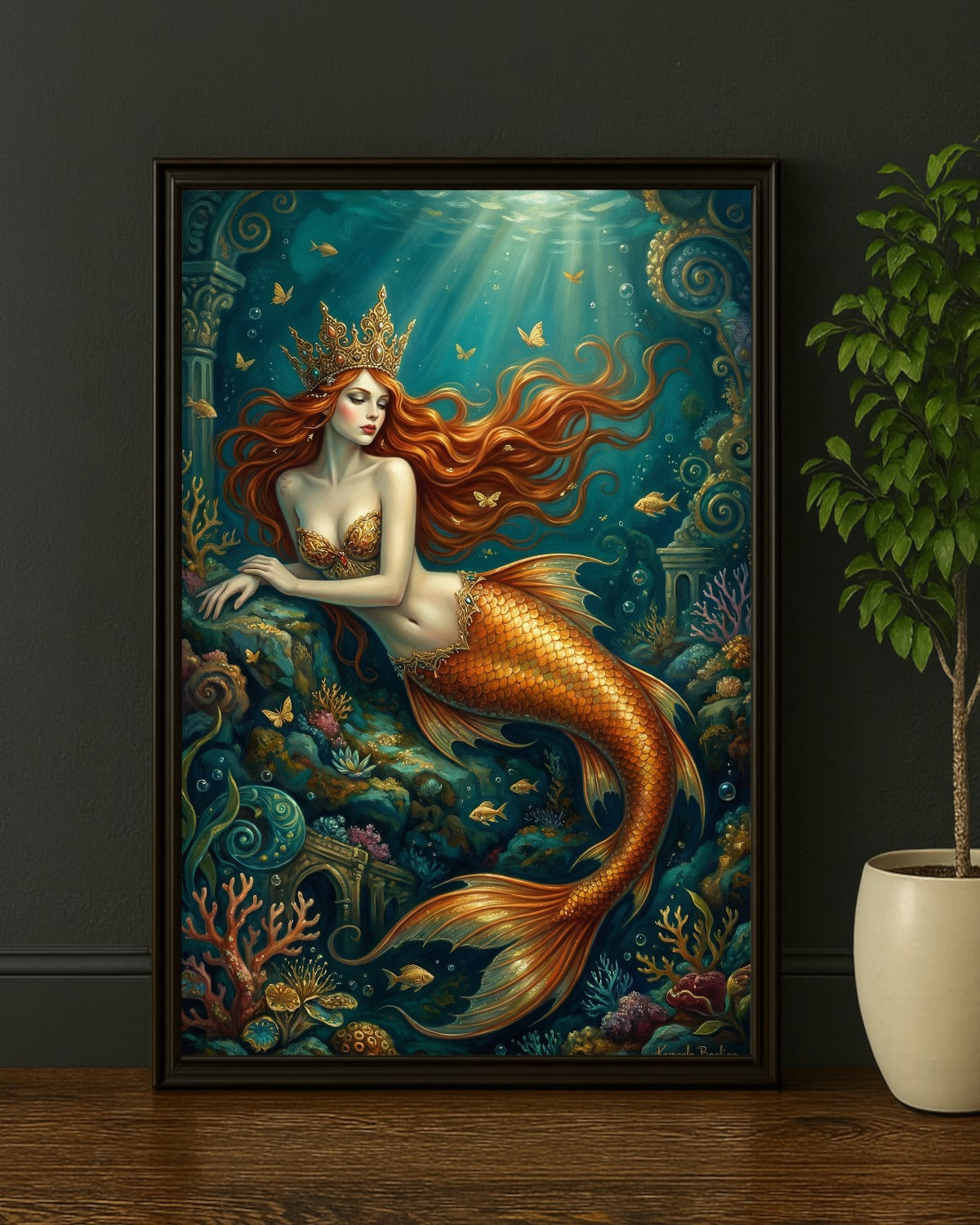 Meerjungfrau Königin mit goldener Krone im türkisfarbenen Ozean als hochwertiges Fantasy Poster für stilvolle Wanddekoration.