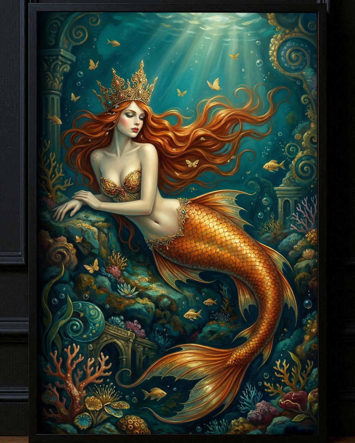 Meerjungfrau Königin mit goldener Krone im türkisfarbenen Ozean als hochwertiges Fantasy Poster für stilvolle Wanddekoration.