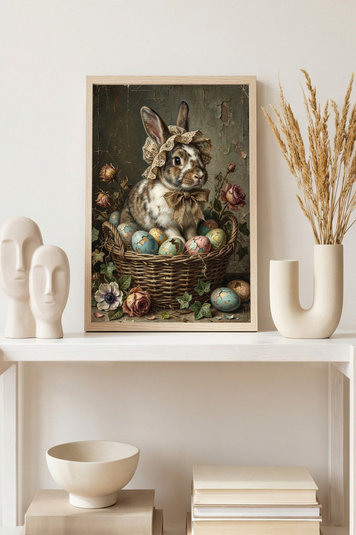 Nostalgische Illustration eines Hasen mit Haube in einem Korb mit Ostereiern, gemalt im klassischen Öl-Stil mit rissiger Leinwand-Optik.