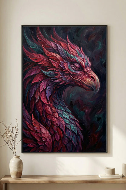 Gedrucktes Fantasy-Wandbild mit Feuervogel, rotem Profil und schimmernden Federn in Violett und Petrol vor dunkler Kulisse.