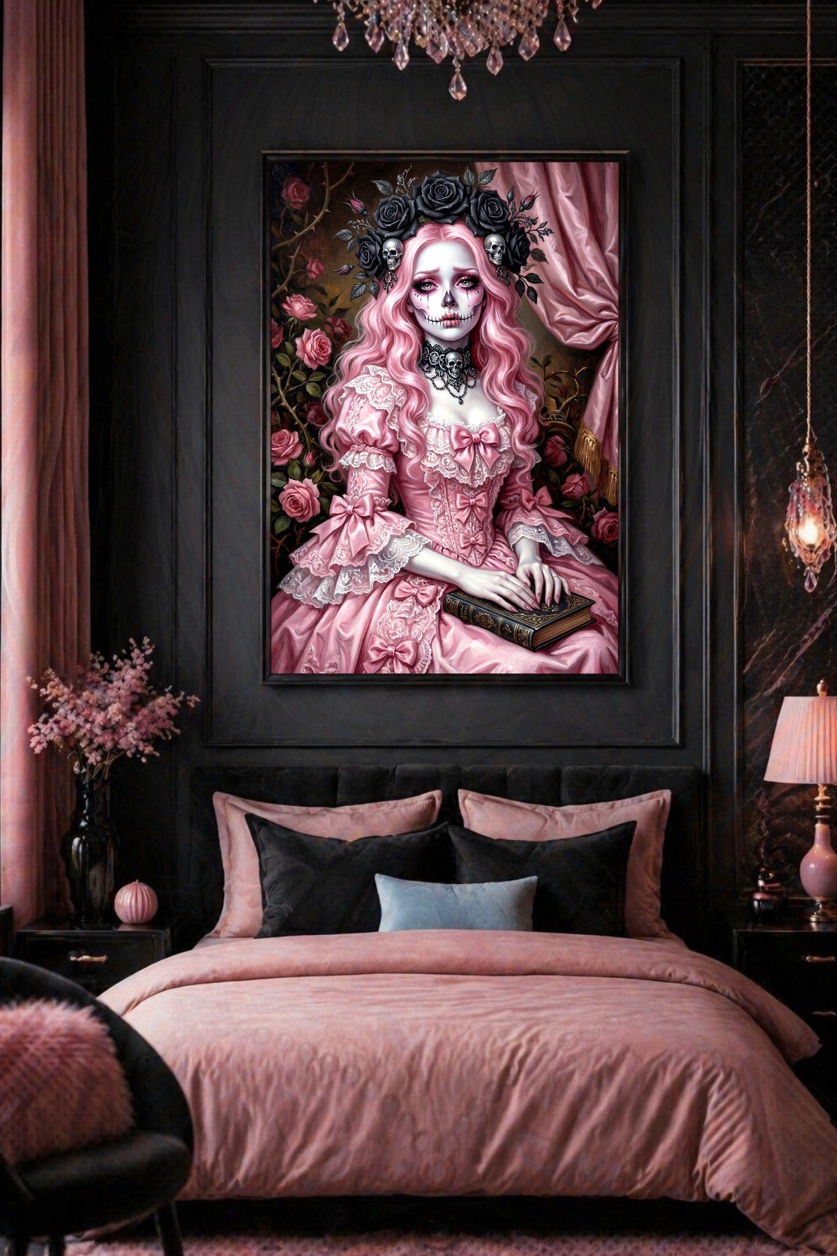 Digitales Gothic Poster mit rosa Sugar-Skull-Porträt, schwarzem Rosenkranz, kleinen Totenköpfen und viktorianisch inspiriertem Kleid.